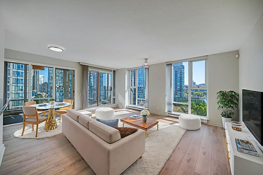 1506 583 Beach Crescent