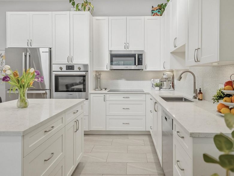 305 3875 W 4th Avenue