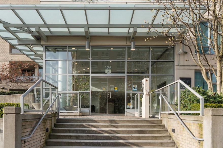 704 125 Milross Avenue