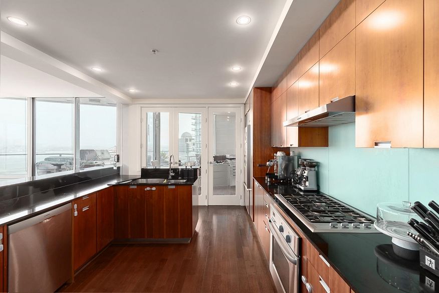 2001 1077 W Cordova Street