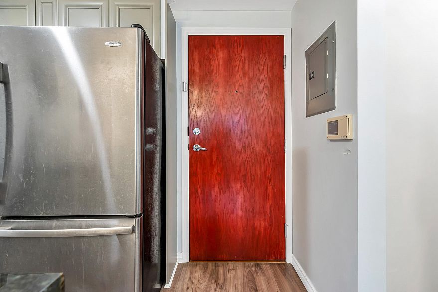 502 928 Richards Street