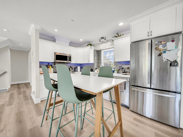 1089 E King Edward Avenue