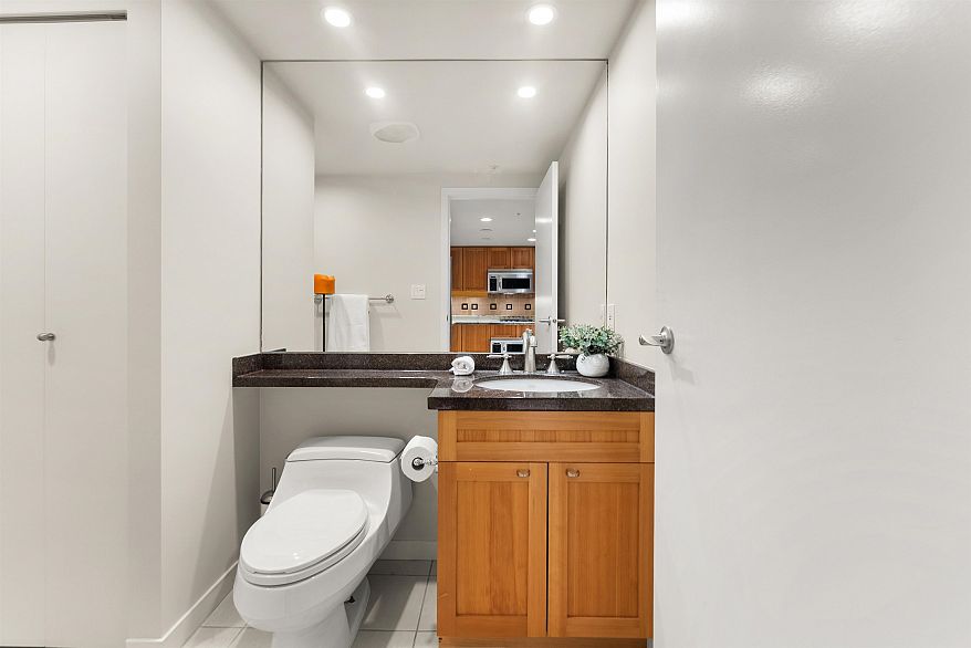 1053 Marinaside Crescent