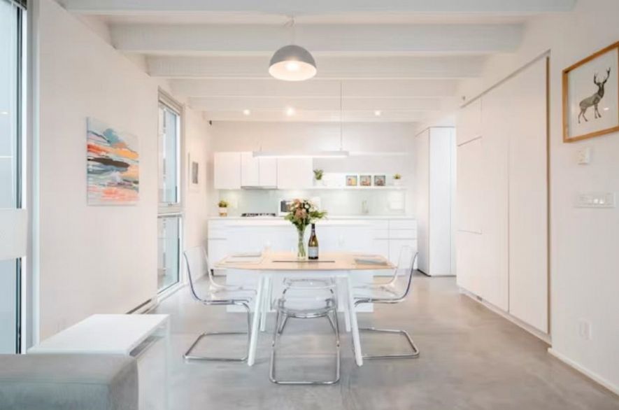 701 219 E Georgia Street