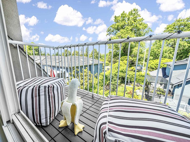 1089 E King Edward Avenue