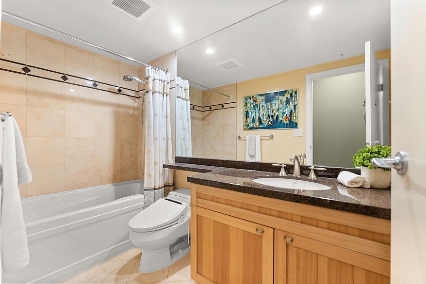 1053 Marinaside Crescent