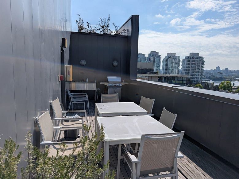 701 219 E Georgia Street