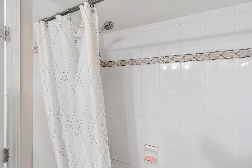 502 928 Richards Street