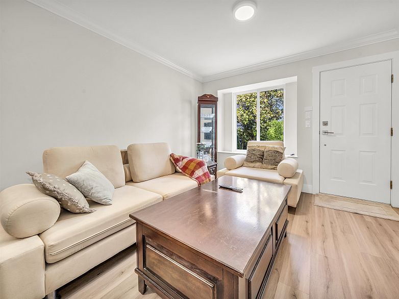 1089 E King Edward Avenue