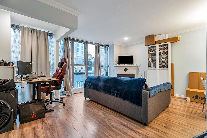 502 928 Richards Street