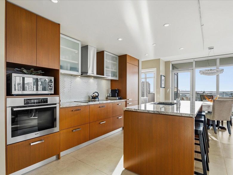 2902 1028 Barclay Street