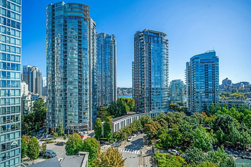 1506 583 Beach Crescent