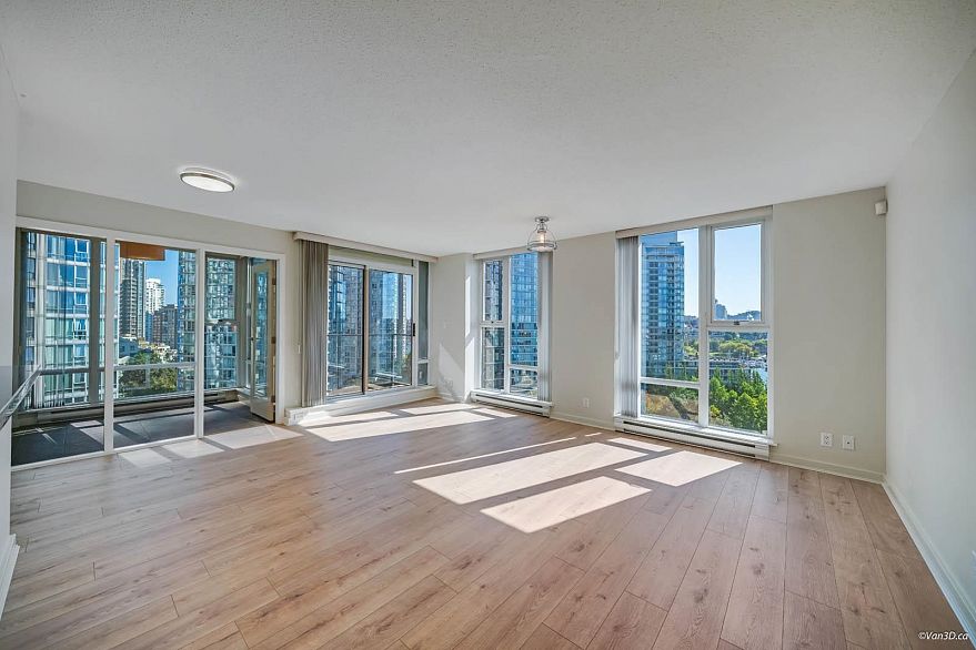 1506 583 Beach Crescent