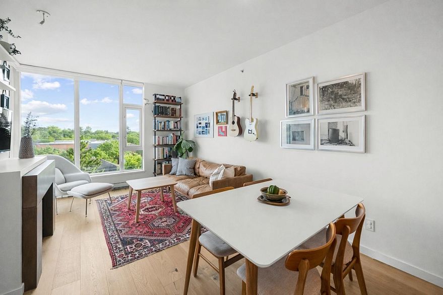 607 2528 Maple Street