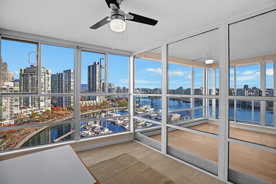 1601 1228 Marinaside Crescent