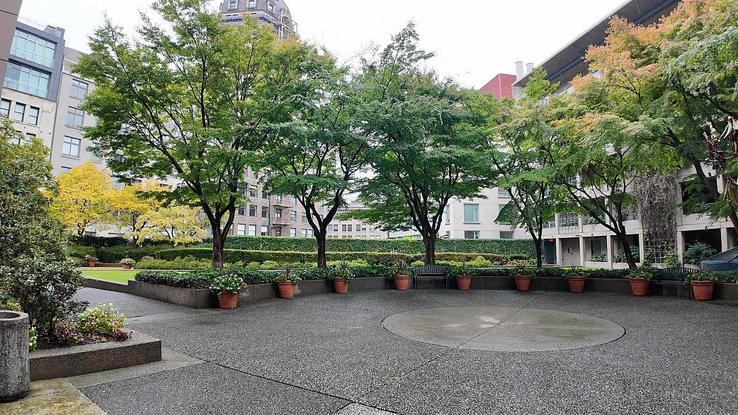 2304 183 Keefer Place