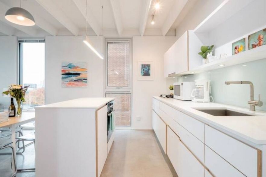 701 219 E Georgia Street