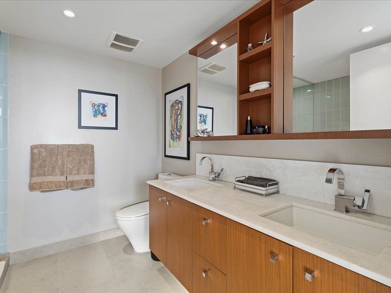 2902 1028 Barclay Street