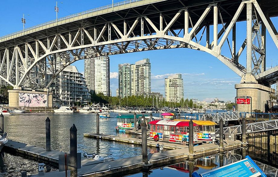 1506 583 Beach Crescent