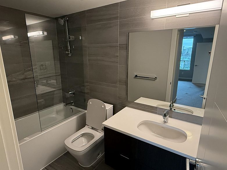 806 2888 Cambie Street