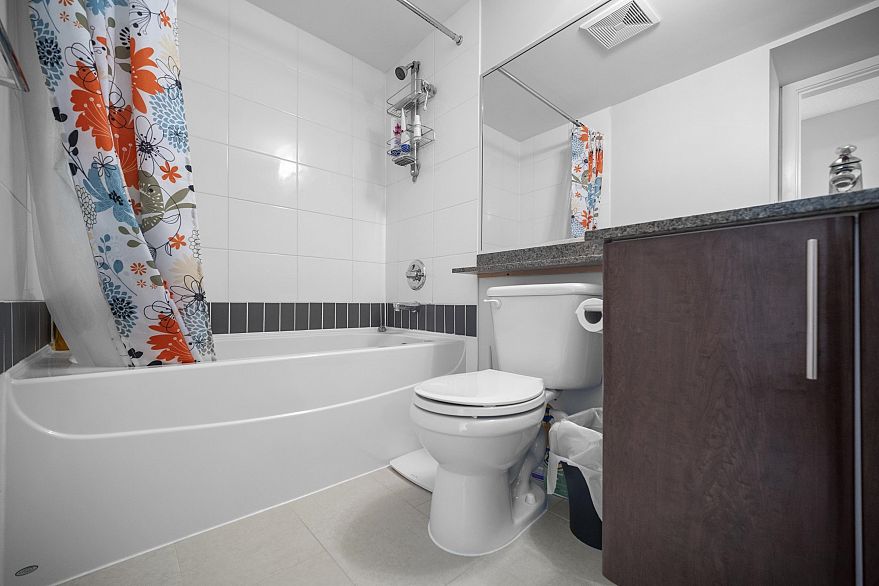 501 618 Abbott Street