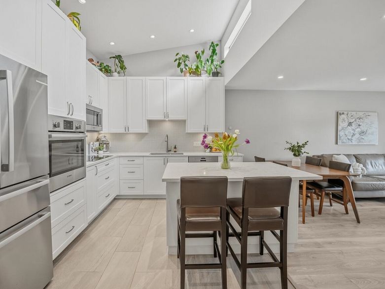 305 3875 W 4th Avenue