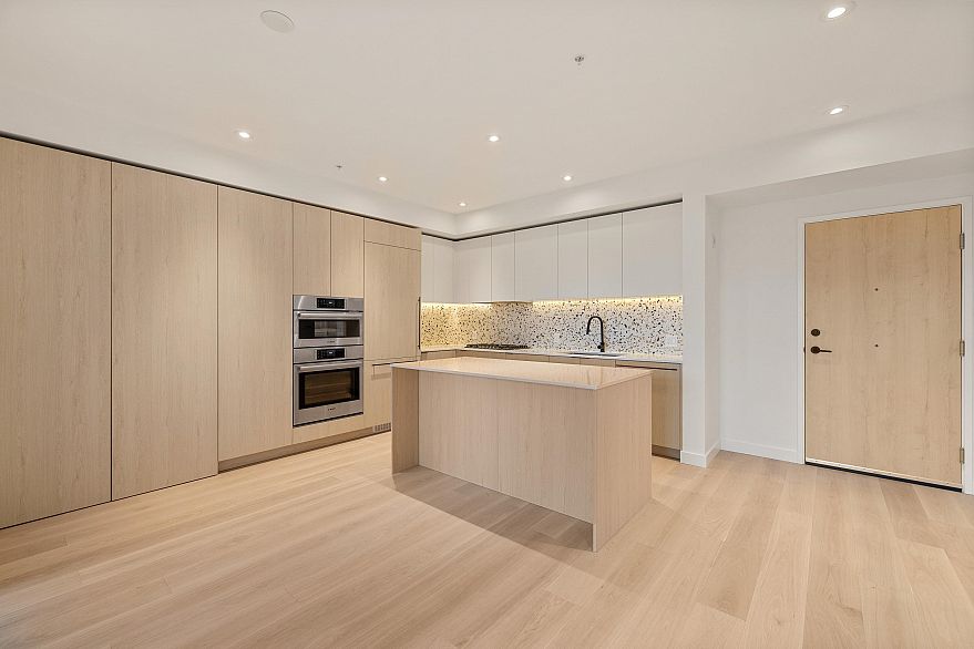 520 2471 St George Street