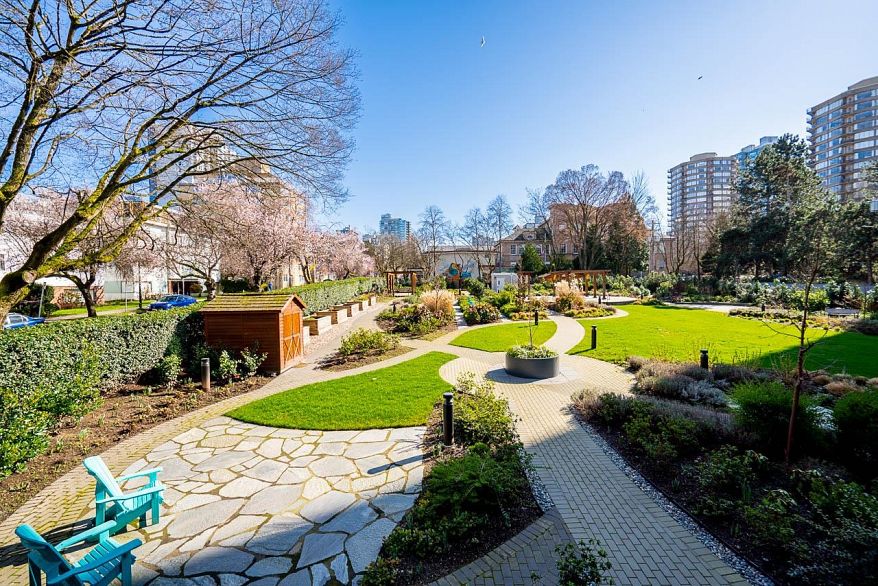 204 1740 Comox Street