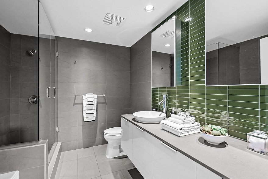 2105 108 W Cordova Street