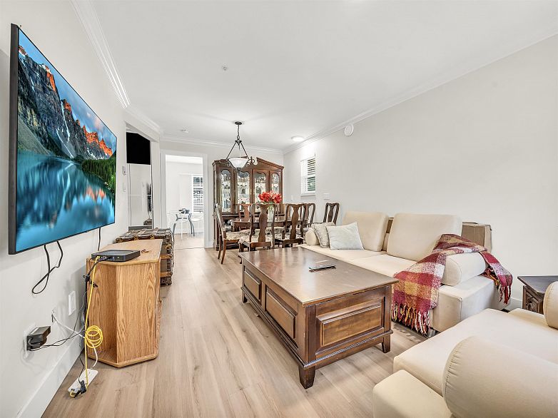 1089 E King Edward Avenue