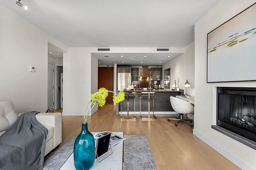 2107 1111 Alberni Street