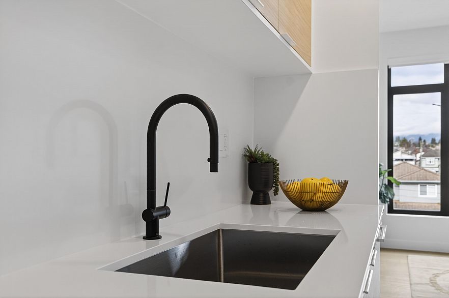 406 6485 Manitoba Street