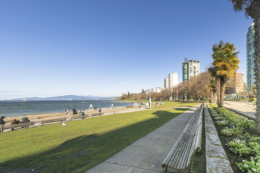 301 1080 Broughton Street