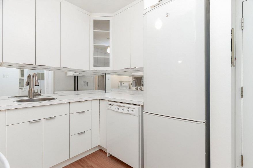 301 1080 Broughton Street