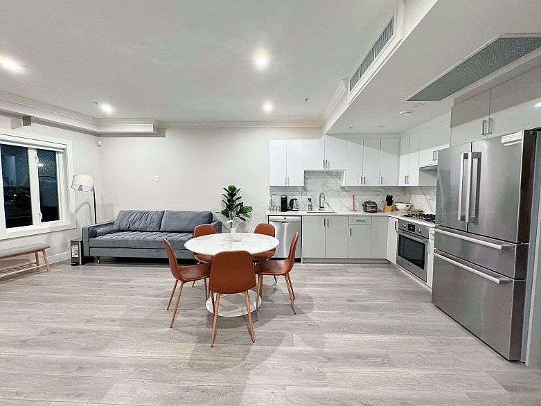 7555 OAK STREET, Vancouver BC V6P 4A4