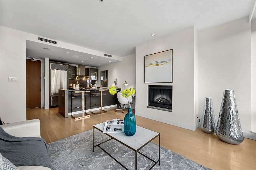 2107 1111 Alberni Street