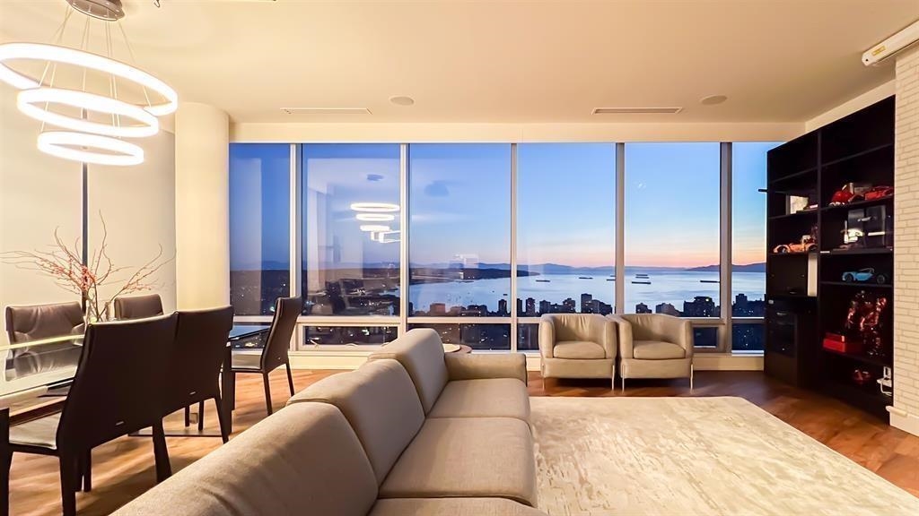 5004 1128 W Georgia Street