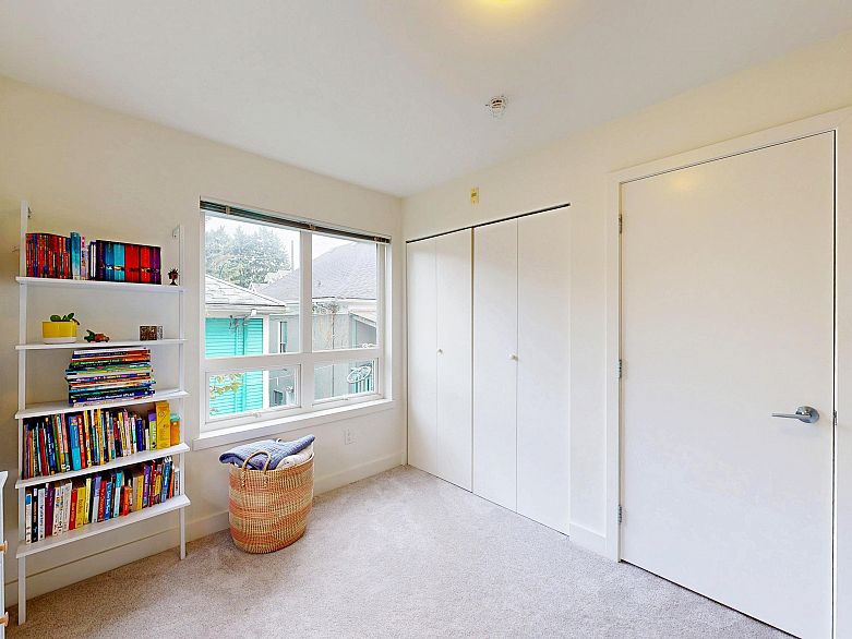 101 1672 E Pender Street