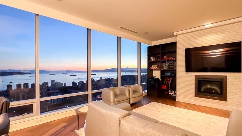 5004 1128 W Georgia Street