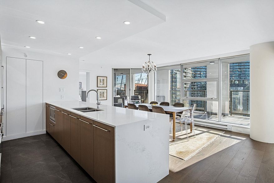 1903 989 Beatty Street