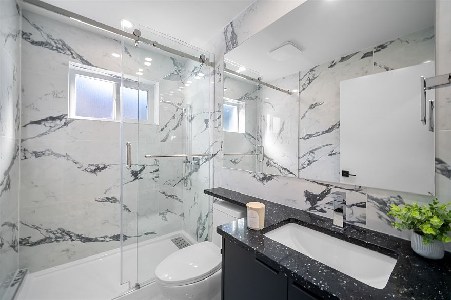 2 3576 E Pender Street