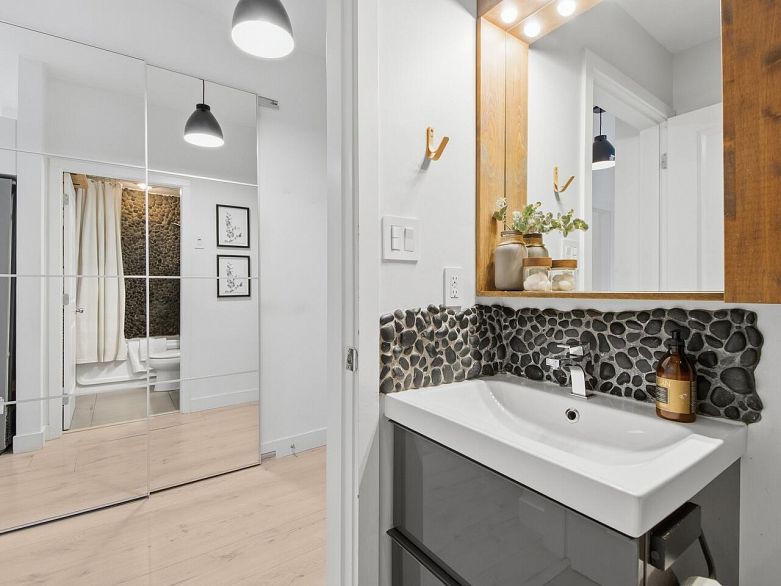 PH6 688 E 17th Avenue