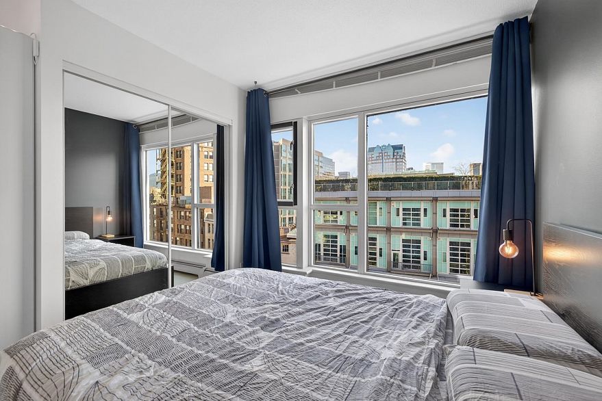 1201 183 Keefer Place