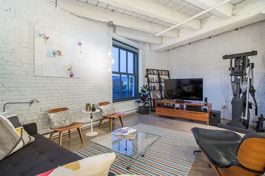 303 55 E Cordova Street