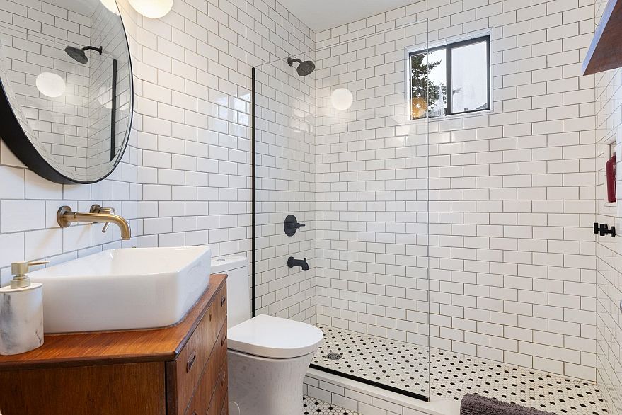 2156 E Pender Street