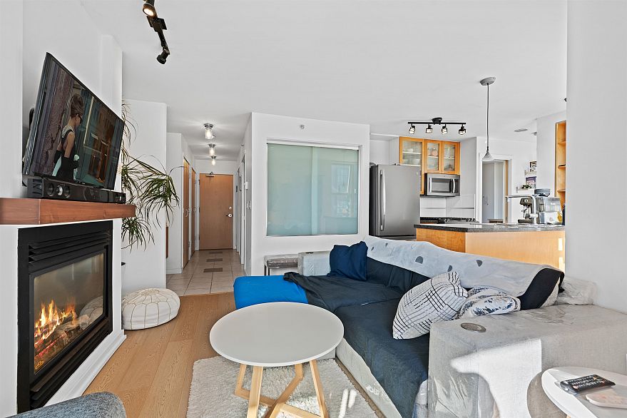 1206 969 Richards Street