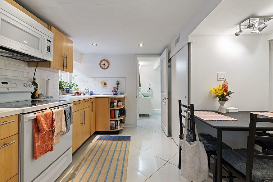 2156 E Pender Street