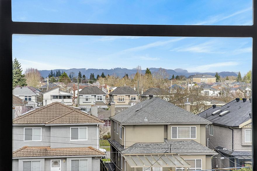 406 6485 Manitoba Street