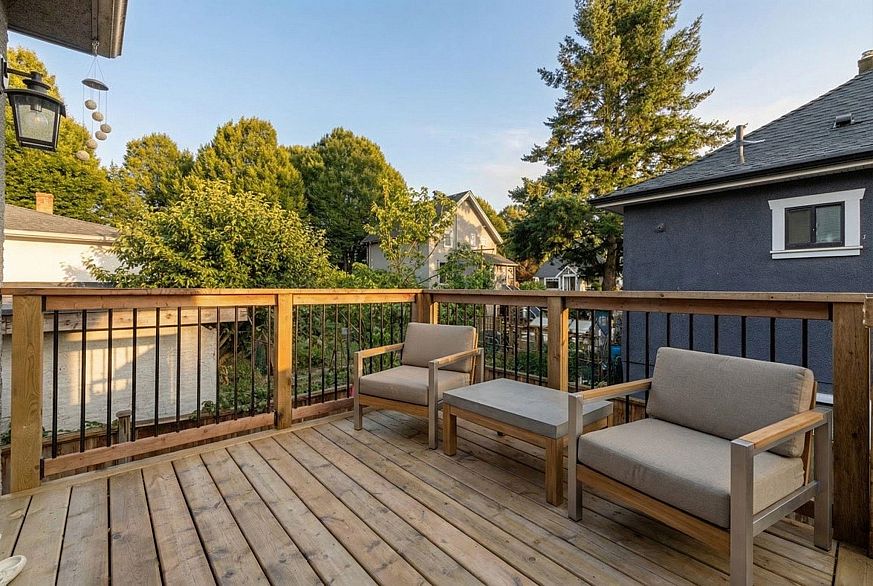 2156 E Pender Street