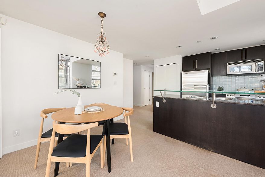 605 633 Kinghorne Mews